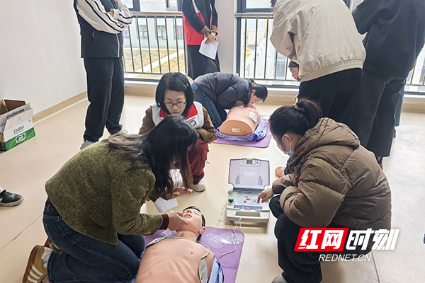天元区：“救”在身边，急救技能进校园