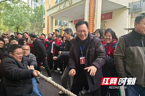 株洲市十三中举办2025年教职工拔河比赛