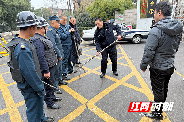 株洲市九方中学开展保安业务培训暨反恐防暴演练