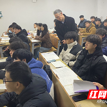 湖南汽车工程职业大学：开学首日 校领导推门听课“把脉”一线课堂教学