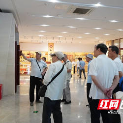 株洲市四中离退休党支部开展党员红色教育实践活动