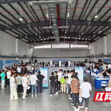 湖南航空技师学院举办毕业生双选会 提供近千个就业岗位