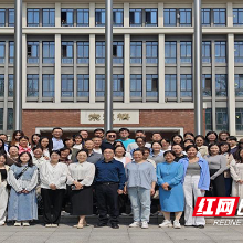 株洲市南方中学举办“AI赋能高中语文作文思辨性提升”联合教研活动