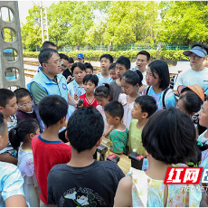 湖南铁科职院：亲子科普列车 播撒科学星光