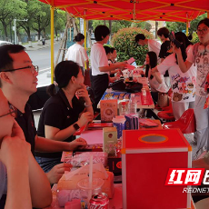 株洲市档案馆在湖南工业大学开展国际档案日宣传活动