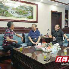湖南工业大学校领导走访慰问老党员