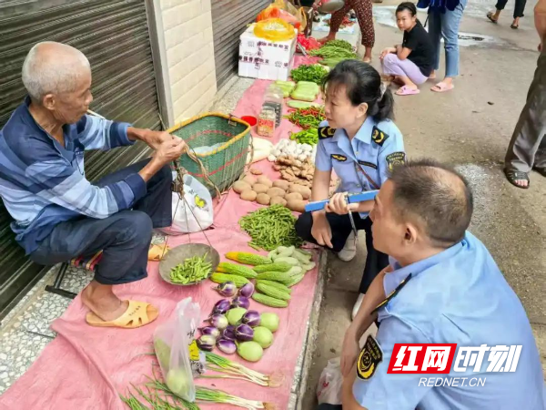 渌口区市场监管局在农村集贸市场开展“你送我检”活动