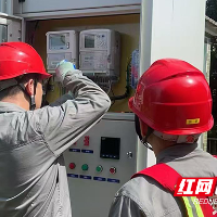 国网株洲供电公司：高温下轮换老旧电表，守护城市“光明脉搏”