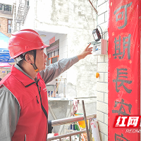 国网炎陵县供电公司：护航黄桃丰收季，筑牢旅游用电“安全网”