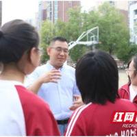 同济大学物理学院副院长张建卫带领株洲景弘学子探索物理奥秘