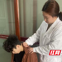 跪地抢回“黄金四分钟”！湖南中医药高专学子以专业急救技能守护生命