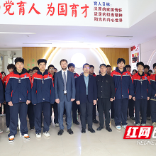 英国奥克兰兹学院代表团到访株洲市十三中