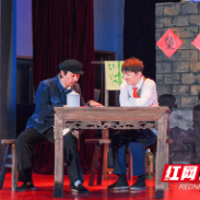 话剧《湘伢子雷锋》进校园活动在湖南工业大学举行