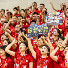 组图丨株洲主场球迷热情似火，篮球馆变欢乐海洋