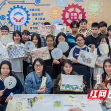 湖南化工职院：春日拓染润心田 匠心非遗伴青春