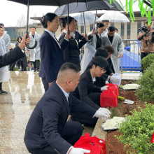 株洲举行公益性集中生态安葬活动 4位逝者以花坛葬方式回归自然