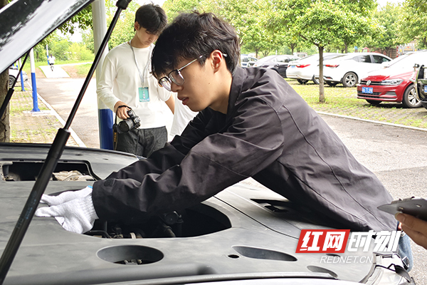 15.汽车义诊.jpg