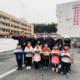 光明山小学：“衣”份关怀系教育  情暖人心传乡村