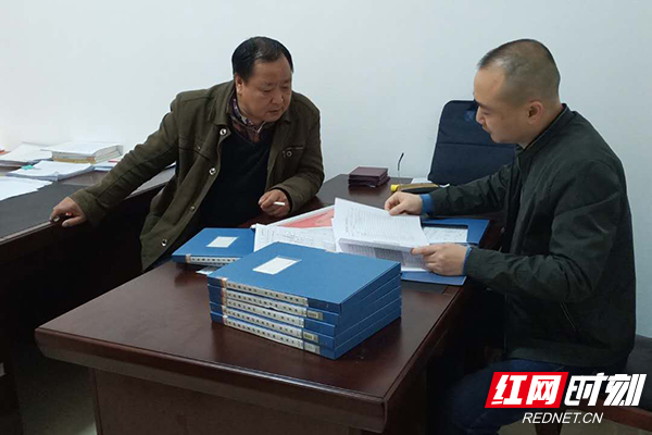 醴陵市左权镇纪委开展脱贫攻坚监督检查.jpg