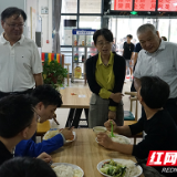 湖南化工职院领导进食堂检查“光盘行动”开展情况