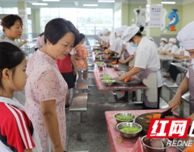 银海学校举行食堂人员技能比赛