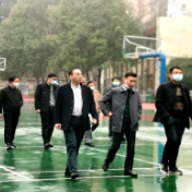芦淞区教育局局长邓礼辉一行来七中指导开学工作