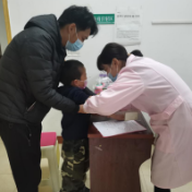荷塘区茨菇塘街道社区卫生服务中心开展春季新入学儿童体检工作