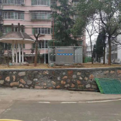 庆云山小学校门口道路进行拓宽改造