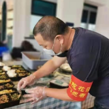 天元区：餐厅变爱心集聚地 送餐从120多份到400多份