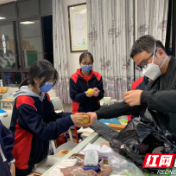 爱心水果派送 株洲市八中将温暖送达寄宿生手中