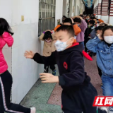 贺家土小学：防震减灾演练 筑牢安全防线