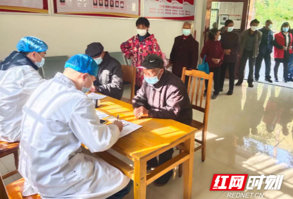 炎陵县策源乡：疫苗接种“送上门” 群众安心更暖心