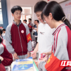 株洲市南方中学开展高一高二学子向高三学长学姐送祝福活动