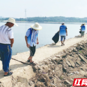 天元区：“水域美容师” 用汗水护碧波