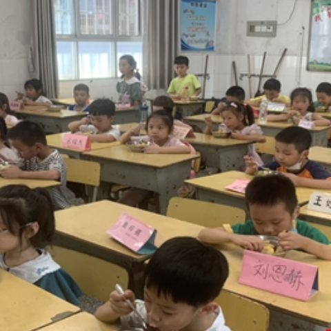 贺家土小学：入学适应 督导助力