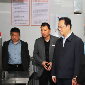 王利波调研食品安全 全力保障老百姓“舌尖上的安全”