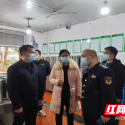 芦淞区政协副主席徐治江调研贺家土小学食堂管理工作