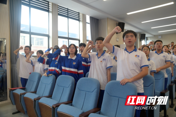 株洲雅礼实验学校举办首届青春仪式