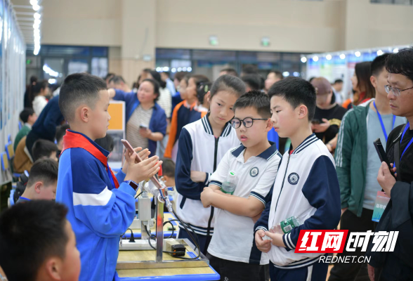 第45届湖南省青少年科技创新大赛在株开赛