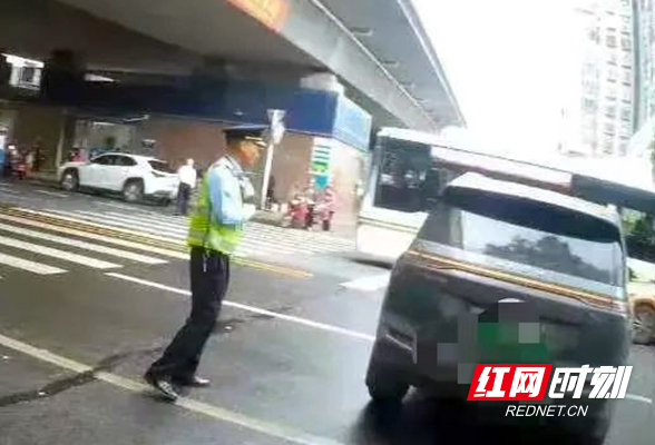 株洲路警联动，合力查处逃逸网约车