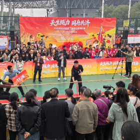 解锁天元区周末新玩法:白天去拔河  晚上看湘超