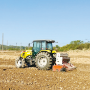 无人驾驶拖拉机种油菜 天元区打造智慧农业新生态