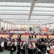 天元区:社区合伙人助阵 全民拔河赛出热潮