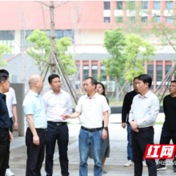 荷塘区领导调研全区中学教育教学工作