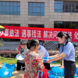 醴陵市检察院开展信访法治宣传活动