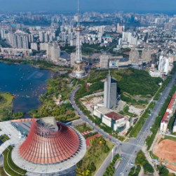 曹慧泉主持召开株洲市委理论学习中心组（扩大）2025年第八次集体学习