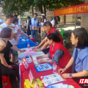 株洲市检察院：端午普法传温情 “银青结对”进社区
