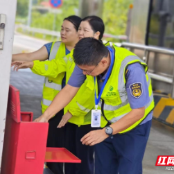 株洲高速公路全力确保“双节”安全畅行