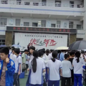 株洲市第十九中学举办校园爱心义卖活动
