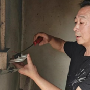 醴陵市官庄镇阳坑村驻村工作队为独居老人点亮“暖心灯”